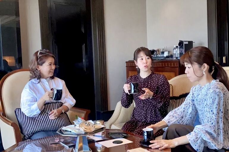3人談話
